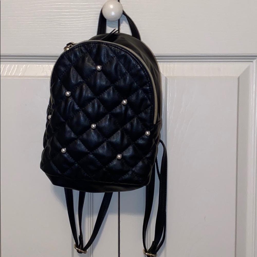 Mini backpack with pearls